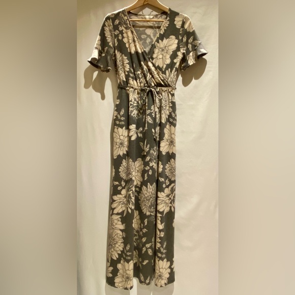 DownEast Dresses & Skirts - DownEast Floral Faux-Wrap Maxi Dress, size S